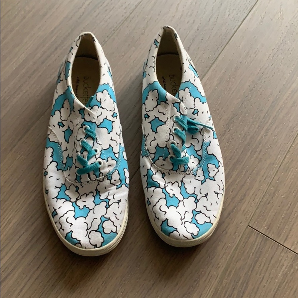 Men’s bucket feet artist designed shoes